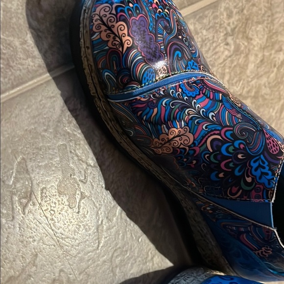 Socofy Women's Multicolored Patterned Slip-On Shoes - Picture 7 of 16